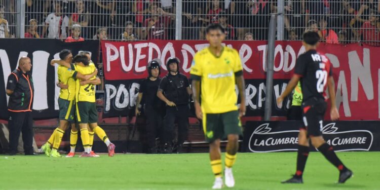 Newell’s y otra noche para el olvido: cayó 3-2 ante Defensa y Justicia en el Coloso