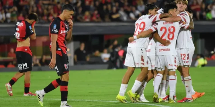 Caos y tensión en el Coloso: un Newell’s en caída libre ante Estudiantes