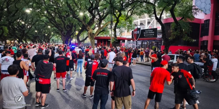Newell’s arde: hinchas estallaron contra la dirigencia y exigieron la renuncia de Boero