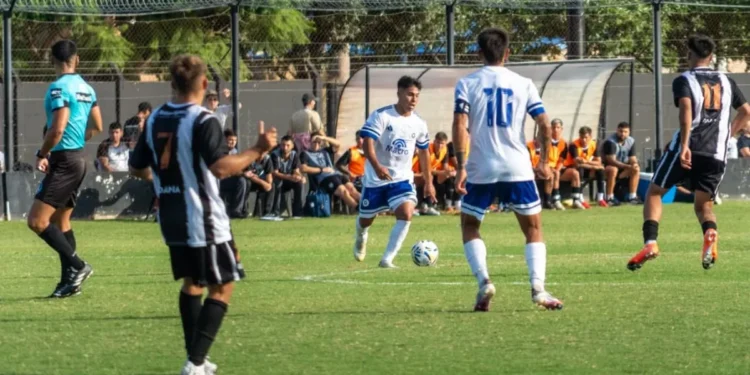 Las manos de Lucas Alegre mantuvieron a Leones invicto: empate heroico en su debut histórico en Primera C
