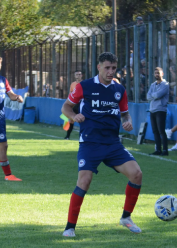 EL CHARRÚA NO PUDO CON EL PUNTERO Y CAYÓ DERROTADO EN DEVOTO