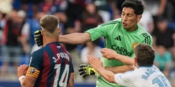 Escándalo: piña y expulsión del arquero argentino Esteban Andrada en la Segunda División española