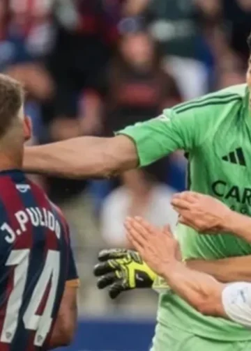 Escándalo: piña y expulsión del arquero argentino Esteban Andrada en la Segunda División española