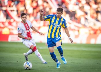 No lo pudo aguantar: Central se cayó en el final y perdió frente a Huracán