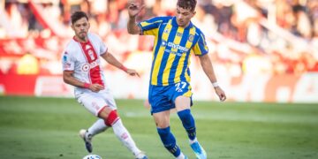 No lo pudo aguantar: Central se cayó en el final y perdió frente a Huracán