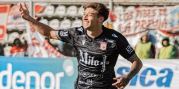 Morón le ganó a Racing de Córdoba por 2-1 y es el único líder de la zona A de la Primera Nacional 2026