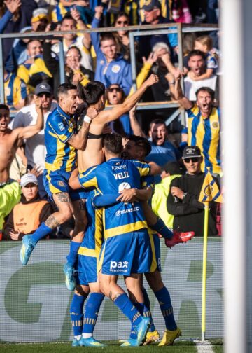 Rosario Central se lo dio vuelta a Independiente y se metió en los cuartos de final del Torneo Apertura