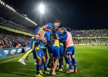 Con varias polémicas, Central derrotó a Racing y es semifinalista del Torneo Apertura
