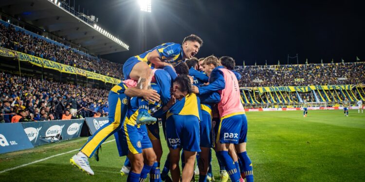 Con varias polémicas, Central derrotó a Racing y es semifinalista del Torneo Apertura