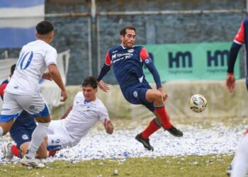 Clásico rosarino caliente: Argentino y Central Córdoba empataron sin goles y con dos expulsados