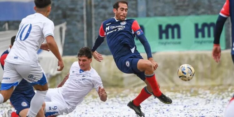 Clásico rosarino caliente: Argentino y Central Córdoba empataron sin goles y con dos expulsados