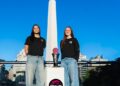 Dos viejas cono conocidas cara a cara por el título
