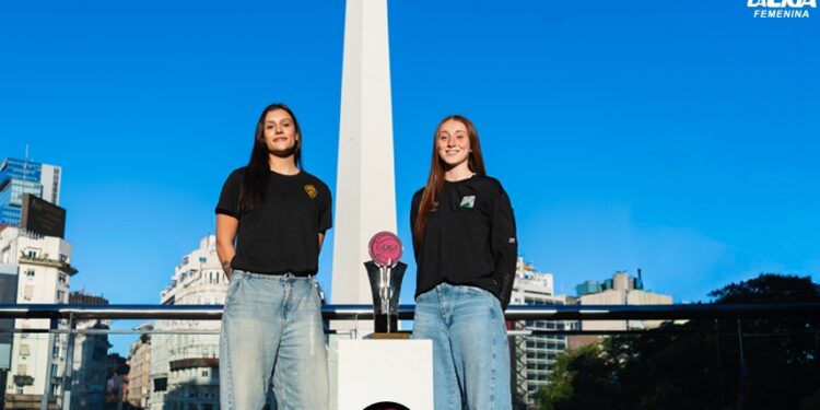 Dos viejas cono conocidas cara a cara por el título