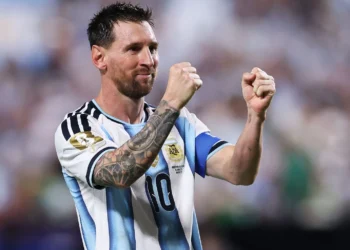 Con doblete y récord de Messi, la Selección argentina le ganó 2-0 a Austria y se clasificó a 16avos de final