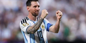 Con doblete y récord de Messi, la Selección argentina le ganó 2-0 a Austria y se clasificó a 16avos de final
