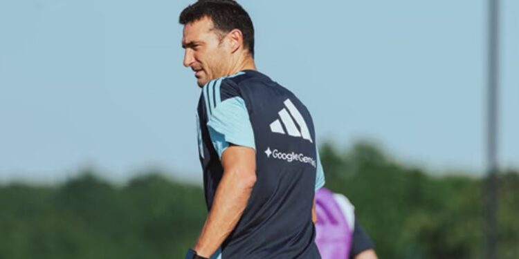 La Selección argentina completó su segundo entrenamiento en Kansas y Scaloni probó un once para jugar ante Honduras