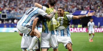 El corazón de un campeón no entiende de imposibles: Argentina avanza de ronda