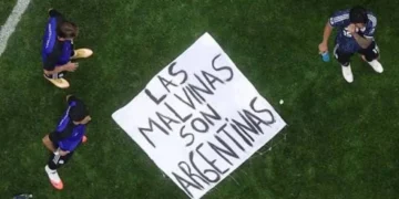 Las sanciones que podría recibir la Selección argentina por la bandera de las Islas Malvinas