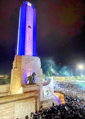 Fuegos artificiales y festejos en distintos puntos del país: la gente salió a respaldar a la Selección