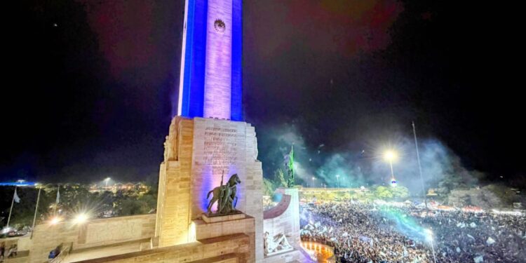 Fuegos artificiales y festejos en distintos puntos del país: la gente salió a respaldar a la Selección