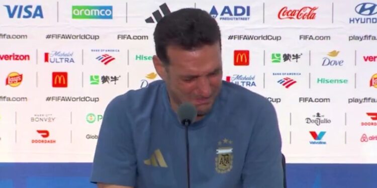 Scaloni hasta las lágrimas: el DT argentino puso en duda su continuidad tras la derrota ante España