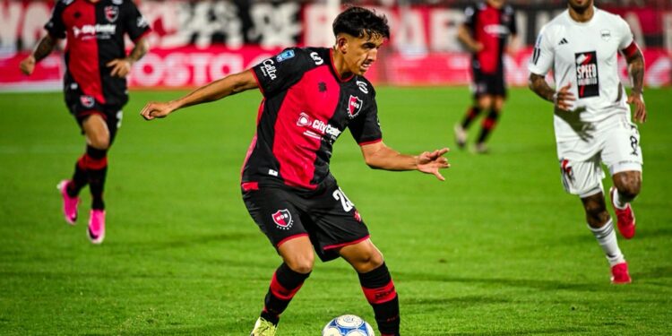 Con una gran actuación de Guch, Newell’s ganó un partido clave ante Riestra