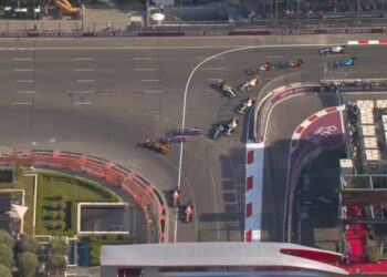 Colapinto generó un fuerte choque y debió abandonar en el GP de Azerbaiyán