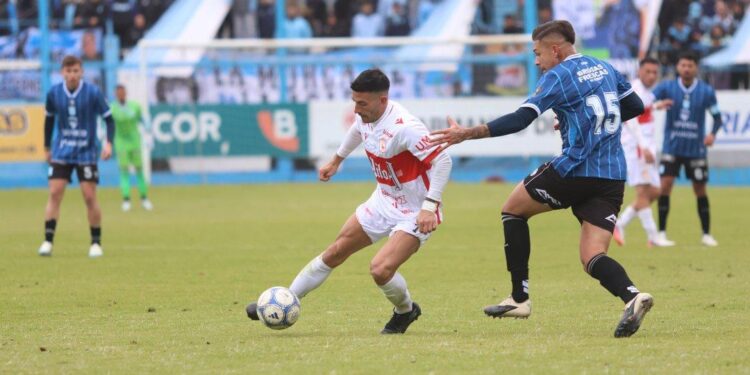 Morón le ganó a Racing de Córdoba y volvió a la punta de la Primera Nacional 2026