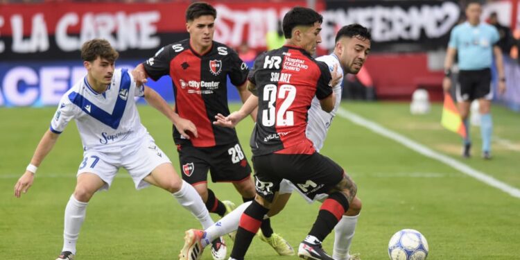 Con un gol agónico, Newell’s rescató un empate ante Vélez en el Coloso