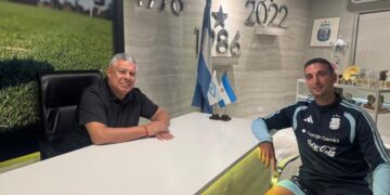Scaloni comenzó a negociar con Tapia para renovar su vínculo en la selección argentina
